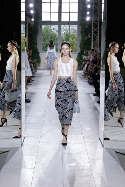 Look 9